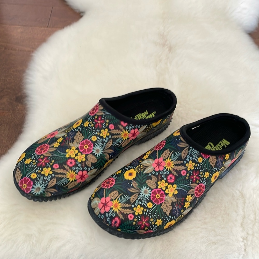 Western chief shoes floral print, size 8